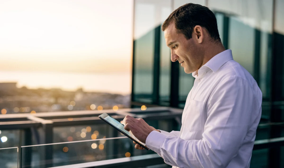 impiegato con tablet